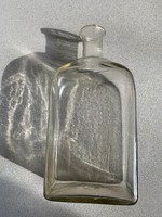 Pincetokba való szakított hutaüveg
