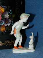 Aquincum porcelán szobor, fiú nyuszival