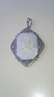 Antik ezüst medál gyönyházba faragott Szűz Máriával, markazitokkal 