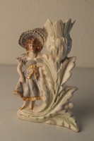 Bisquit (biszkvit) porcelán szobor, kis gyertyatartó kalapos lány figurával