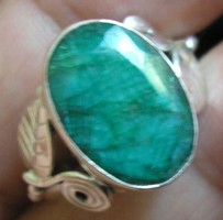 925 ezüst gyűrű  19/59,7 mm átm. indiai smaragd