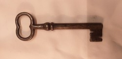 Nagy antik pince kulcs