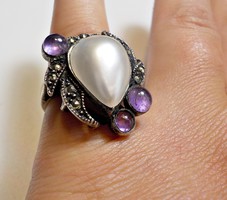 Ametiszt, gyöngy  és markazit kövekkel díszített ezüst gyűrű 57-es
