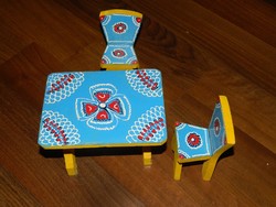Babaházba - asztal + két szék