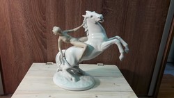 Schaubach Kunst porcelán szobor amazon lovon
