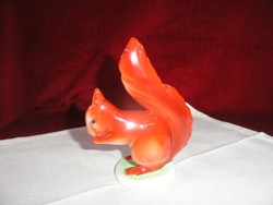 Hollóházi porcelán, figurális szobor, mókus (evő), 14 cm magas.