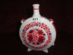 Hollóházi porcelán, kulacs, kék/piros motívummal, átmérője 14,5 cm. Vanneki!