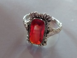 Antik ezüst gyűrű vörös kővel