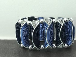 Nespresso kapszulákból készült karkötő s kék különböző árnyalataiban