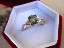 Varázslatos zöld turmalin gyűrű, ezüst - a kő egy külön világot rejt