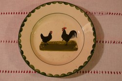 Körmöcbányai fali tányér tyúkos-kakasos mintával, 22 cm
