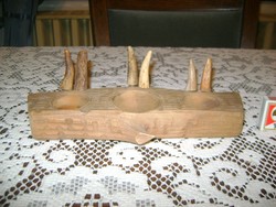 Régi, fából faragott asztali fűszertartó