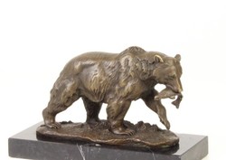 Medve-hallal a szájában bronz szobor