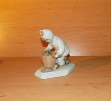 Zsolnay porcelán Sinkó-féle rőzsegyűjtő fiú (po-3)