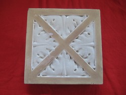 Zsolnay  csempe  , lótusz levél  dísszel    15 x 15 cm