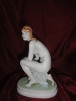 Zsolnay porcelán akt  szobor, antik pajzspecsétes, térdeplő, fürdőző nő. Vanneki!