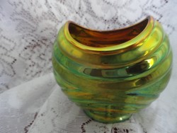 Zsolnay eozin mázas váza, arany/zöld a domináns szín, mérete 10 x 11 cm. Vanneki!