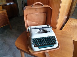 Régi retro írógép táskaírógép