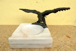 Bronz turul-madaras márvány hamutartó, asztalközép