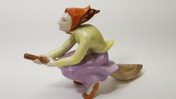 Ritka kispesti seprűs boszorkány porcelán figura