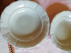 2 db Zsolnay porcelán indamintás paraszt tányér, mély, leveses tányér