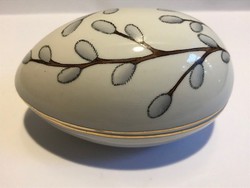 Aquincumi kézzel festett porcelán tojás bonbonier, 12 cm hosszú