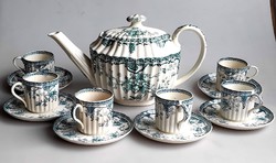 Kávéskészlet a régi Angliából és teás csészék