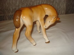 Szép állapotban lévő porcelán figura lovacska valószínű   Hollóházi stílusu utánzat