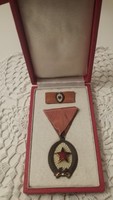 Régi szocialista kitüntetés Munka érdemrend bronz fokozat mini kitűzővel dobozában