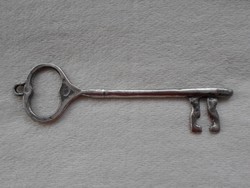 Ezüstözött nagy antik kulcs  13 cm