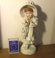 Bájos, régi viktoriánus kort idéző mázas porcelán baba, kislány figura babával