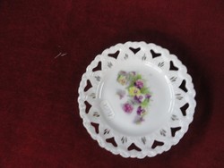 Keleti porcelán süteményes tányér, áttört szélű, színes virággal a közepén. Vanneki!