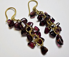 Kézműves réz fülbevaló lilás gránátkövekkel