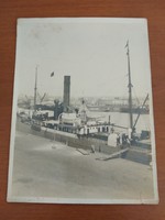 Antik fotó az Adria Magyar Királyi Tengerhajózási RT gőzöséről: Lederer Sándor gőzös (1903-1919)