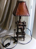 Rokka asztali lámpa bőr lámpaernyővel