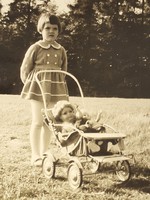 Régi gyerek fotó vintage fénykép kislány babakocsi kép