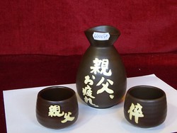 Japán szaké pálinkás készlet. Három darabos, egy kiöntő, két csésze.