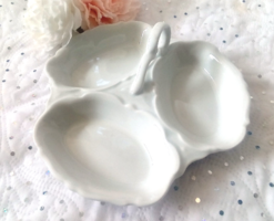 Fehér dombormintás porcelán osztott füles tál