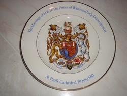 Diana és Károly esküvőjére kiadott angol porcelán emlék tányér 1981 -ből