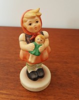 M.J. Hummel 1967 kislány babával