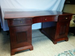 Antik térbe állítható íróasztal