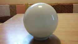 Régi gömb alakú tejüveg lámpabúra, búra