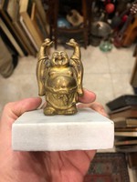nevető buddha bronz szobor, 8 cm-es, márvány talpon