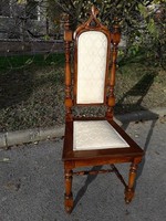 Restaurált antik szék.