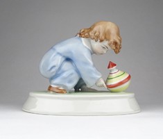 0Y910 Zsolnay porcelán kislány búgócsigával