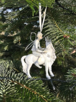 Unikornison lovagoló szitakötő manófiú vintage karácsonyfadísz csillogó fehér és ezüst