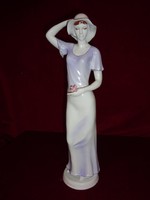 Hollóházi porcelán figurális szobor, lila ruhás hölgy, 42 cm magas. Vanneki!