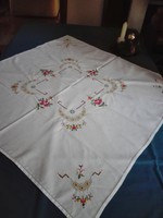Antik, hímzett pamut asztalterítő, asztalközép