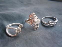 3 db 925-ös ezüst gyűrű. kettő köves, egy sima. Kiváló ajándék hölgyeknek.