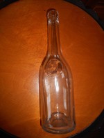 Régi dombornyomott tokajis üveg (Piaristák, Mád)